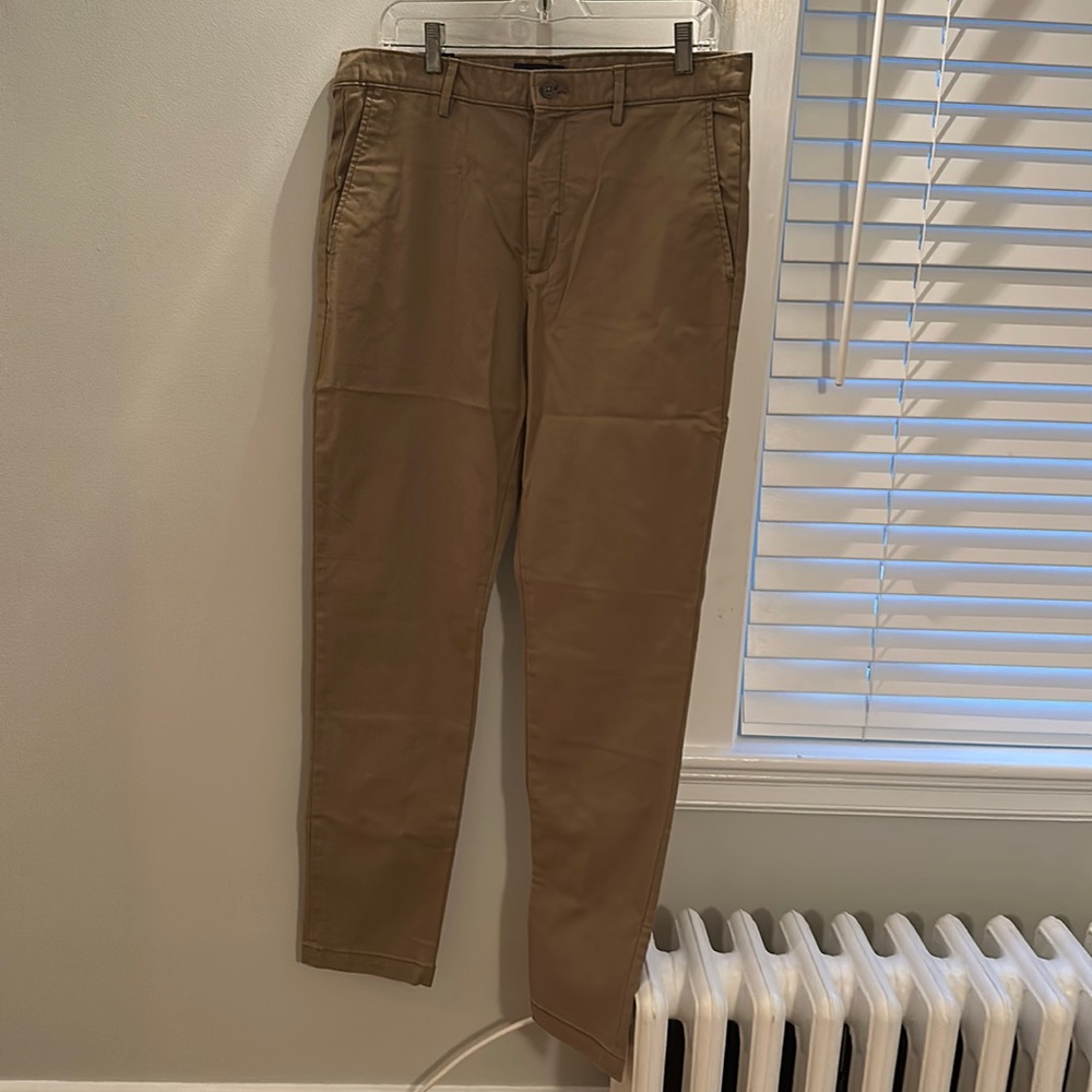 NWT Banana Republic Lived in Chino (Slim fit)